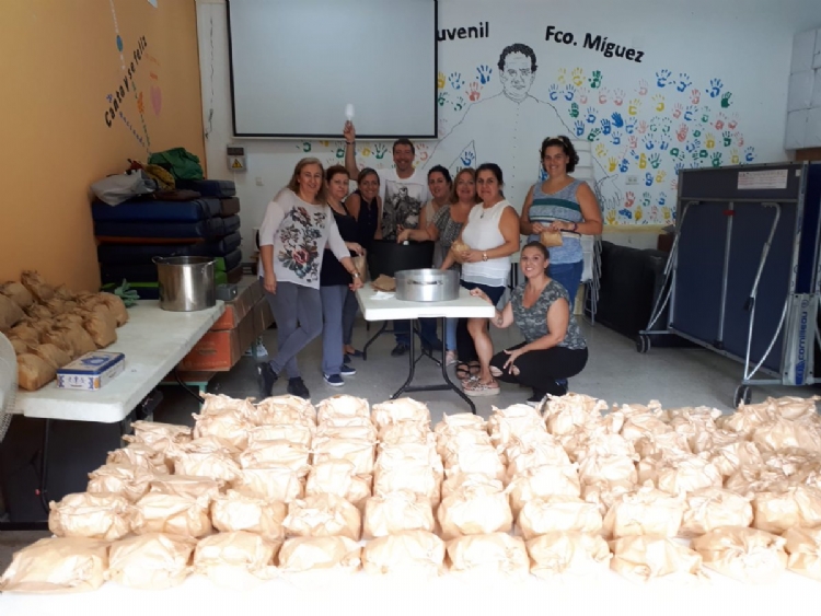 Fotonoticia: palomitas solidarias en Salesianos Málaga por el Domund