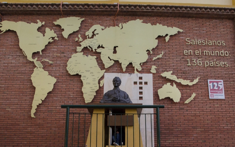 Salesianos Málaga luce un nuevo mapamundi salesiano