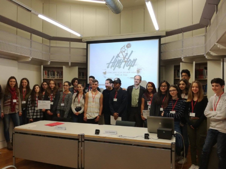 Jóvenes del Centro Abierto de Martí-Codolar premiados por un Rap contra la discriminación