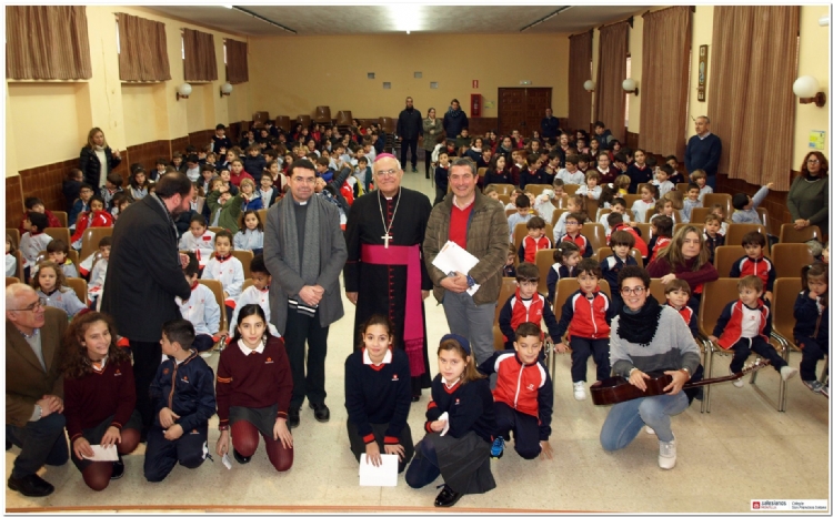 El obispo de Córdoba realiza la Visita Pastoral a la casa de Montilla