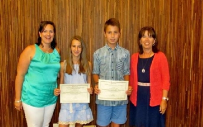 Dos alumnos de Alicante reciben el premio al rendimiento académico