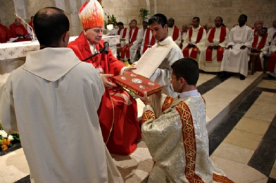 Fotonoticia: Manuel Hurtado ordenado diácono en Jerusalén