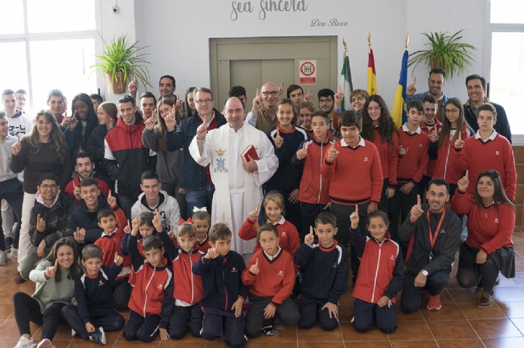 Bendición del nuevo cierre del patio central en Salesianos Palma del Río
