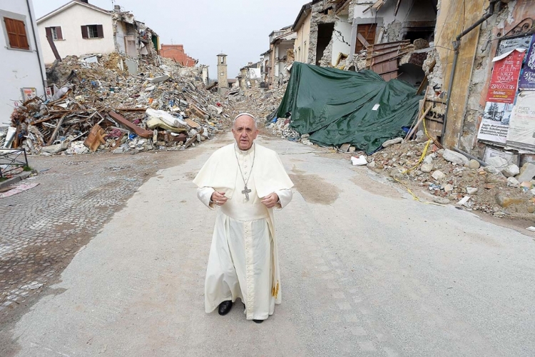 El Papa Francisco visita Amatrice