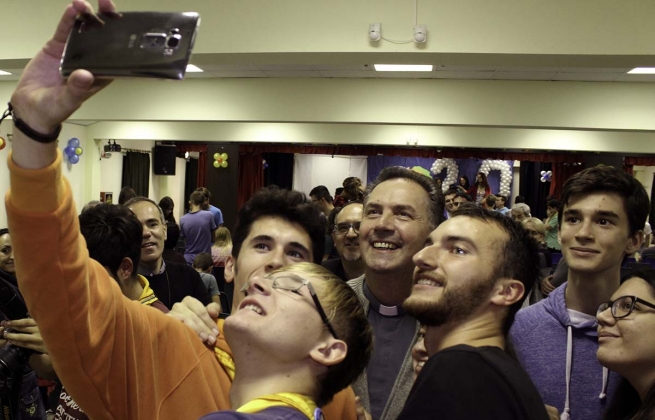 «Creemos en ustedes, queridos jóvenes»