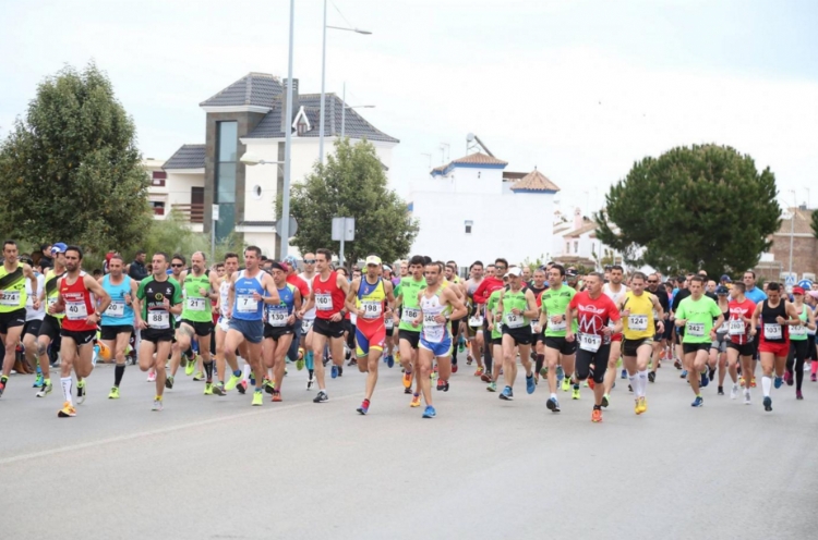 La II Carrera Solidaria María Auxiliadora de Rota supera los 1.000 kilos