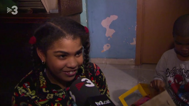 Sus Majestades de Oriente reparten miles de juguetes entre los niños