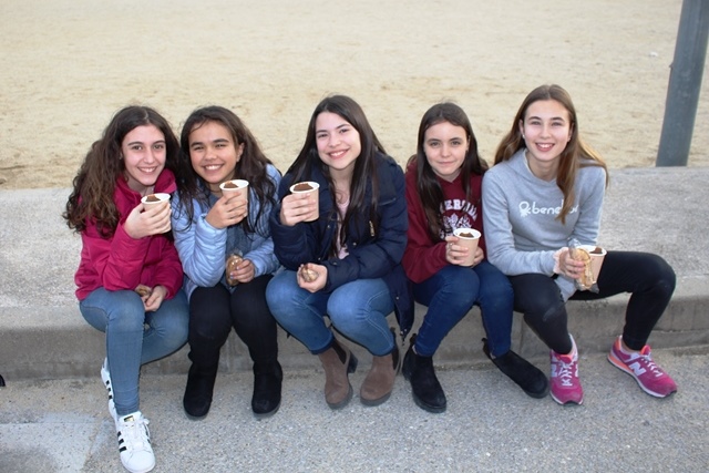 Fotonoticia: Salesianos Sant Boi organiza una chocolatada solidaria el día internacional del càncer infantil