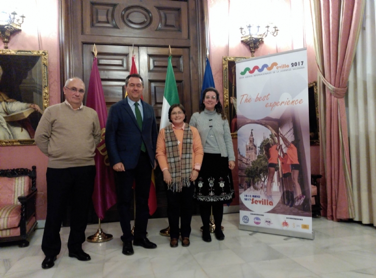 El alcalde de Sevilla respalda los Juegos Internacionales de la Juventud Salesiana