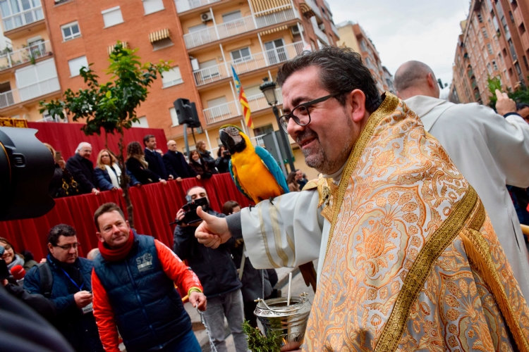 Bendición, pan, algarrobas y San Antonio Abad