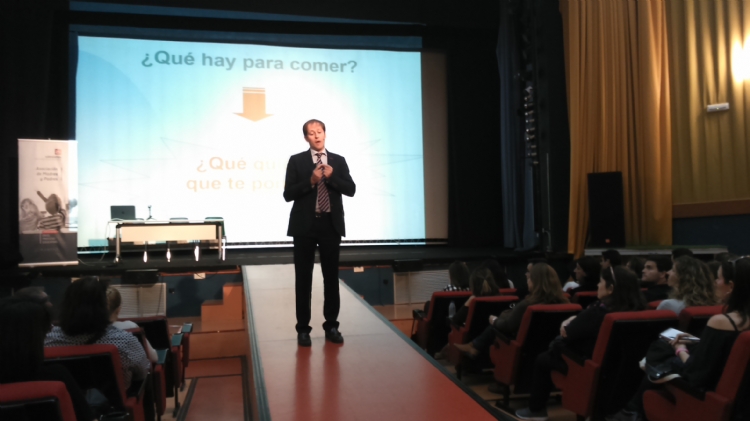 Luis Gutiérrez Rojas imparte la conferencia “Educar con humor” en Salesianos San Juan Bosco de Valencia