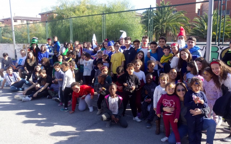 Aprender y servir mediante el teatro