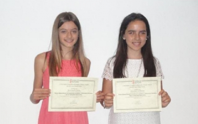 Dos alumnas de Salesianos Villena reciben el premio extraordinario de excelencia