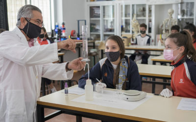 El alumnado de Salesianos Palma del Río fabrica su propio gel hidroalcohólico